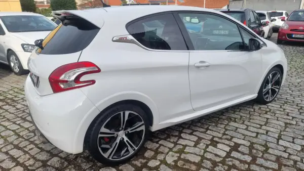 Peugeot 208 1.6 THP GTi 4