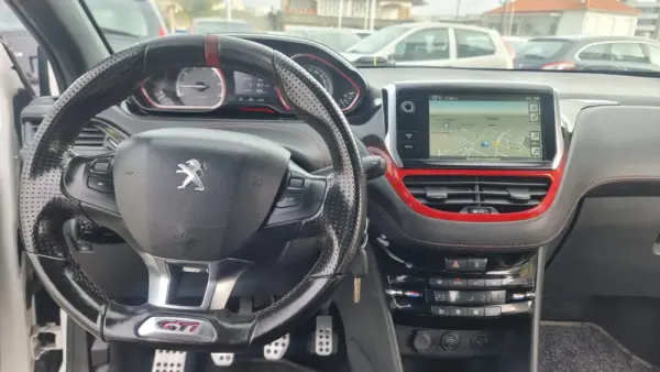 Peugeot 208 1.6 THP GTi 10