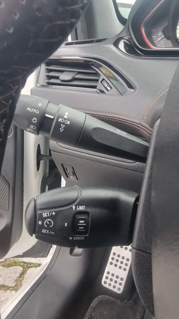 Peugeot 208 1.6 THP GTi 16