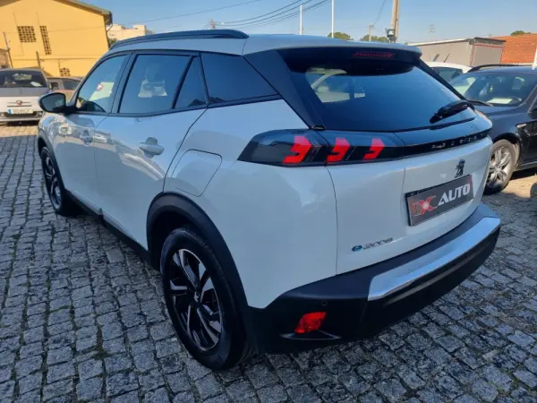 Peugeot e-2008 50 kWh Allure Pack 4