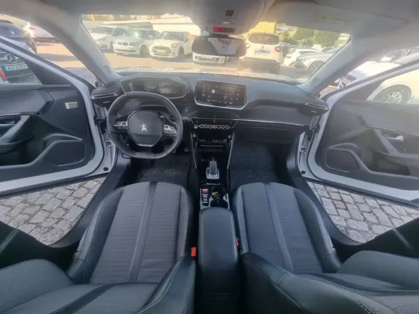 Peugeot e-2008 50 kWh Allure Pack 9