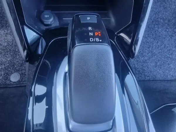 Peugeot e-2008 50 kWh Allure Pack 17