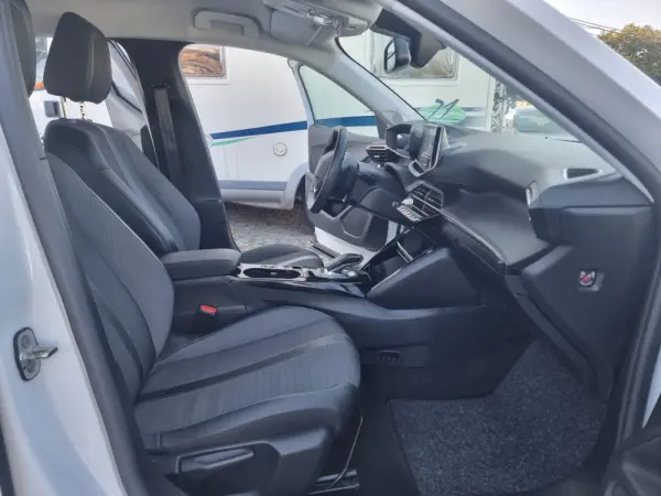 Peugeot e-2008 50 kWh Allure Pack 21