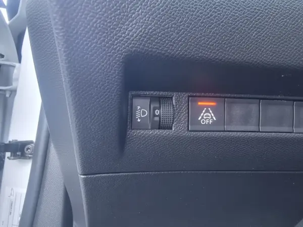 Peugeot e-2008 50 kWh Allure Pack 32