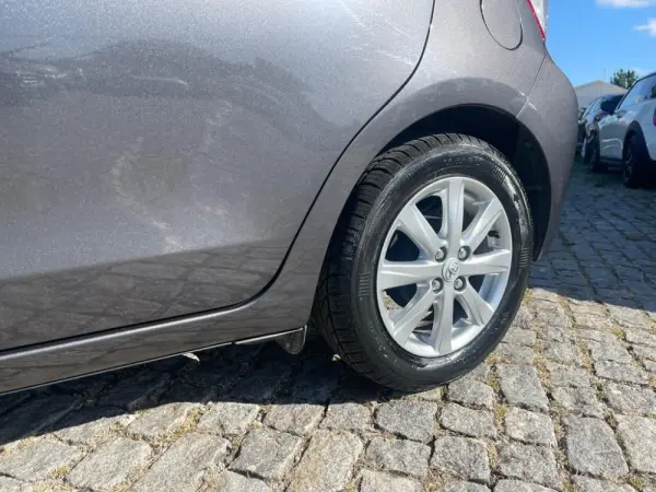 Toyota Yaris 1.0 VVT-i Comfort 9