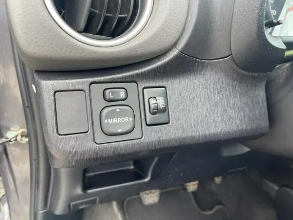 Toyota Yaris 1.0 VVT-i Comfort 28