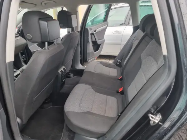 Volkswagen Passat Variant 1.6 TDi BlueMotion 17