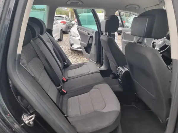 Volkswagen Passat Variant 1.6 TDi BlueMotion 18