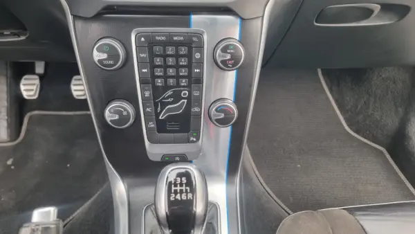 Volvo V40 2.0 D2 R-Design 10