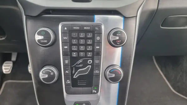 Volvo V40 2.0 D2 R-Design 11