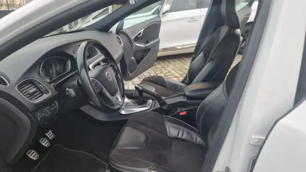 Volvo V40 2.0 D2 R-Design 12