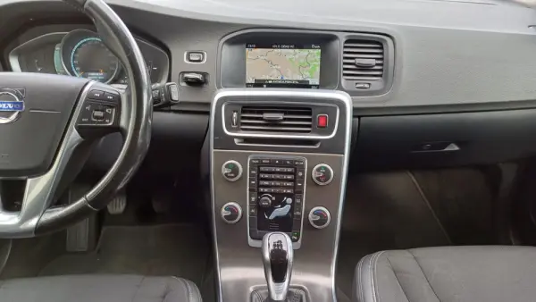 Volvo V60 Cross Country 2.0 D3 Summum 12