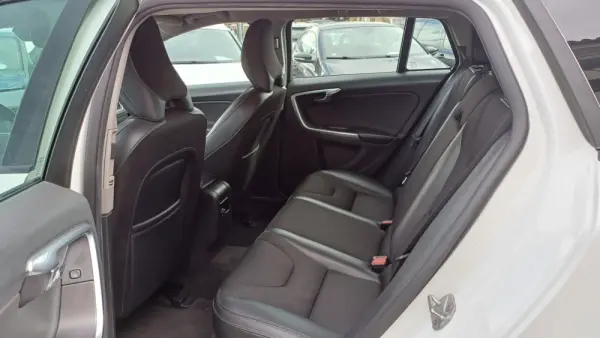 Volvo V60 Cross Country 2.0 D3 Summum 17