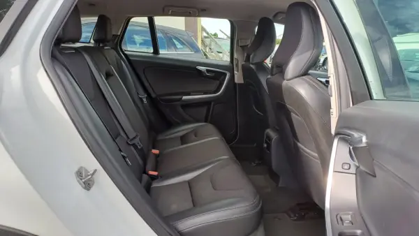 Volvo V60 Cross Country 2.0 D3 Summum 18