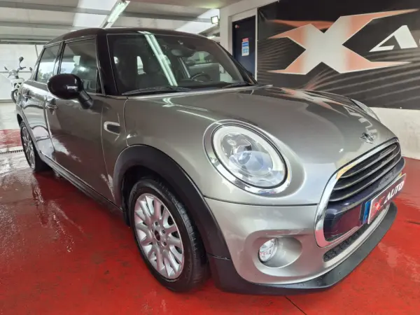 MINI 5 Portas Cooper D Auto 2
