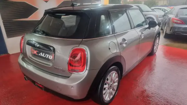 MINI 5 Portas Cooper D Auto 4