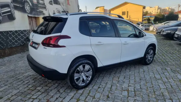 Peugeot 2008 1.2 PureTech Style 4