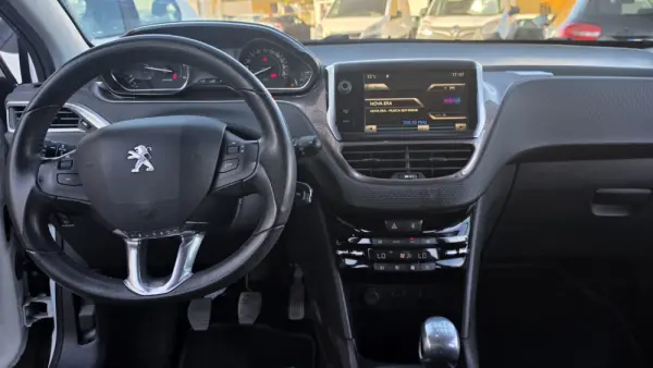 Peugeot 2008 1.6 e-HDi Allure 7