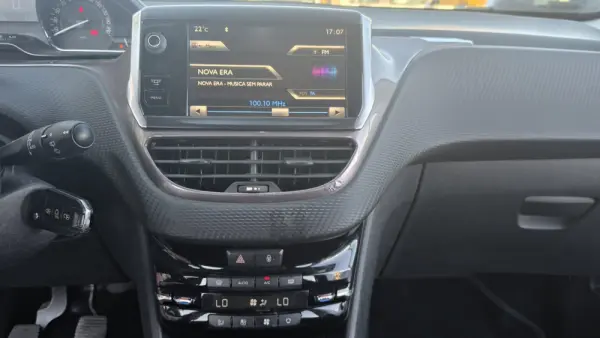 Peugeot 2008 1.6 e-HDi Allure 18
