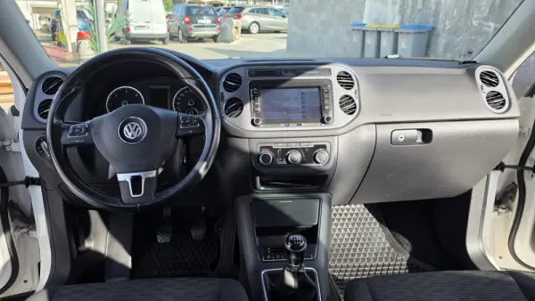 Volkswagen Tiguan 2.0 TDi Sport BlueMotion 6
