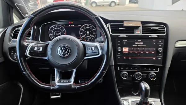 Volkswagen Golf 2.0 TSi GTi DSG Performance 12