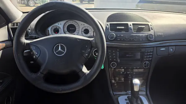 Mercedes-Benz 240 6
