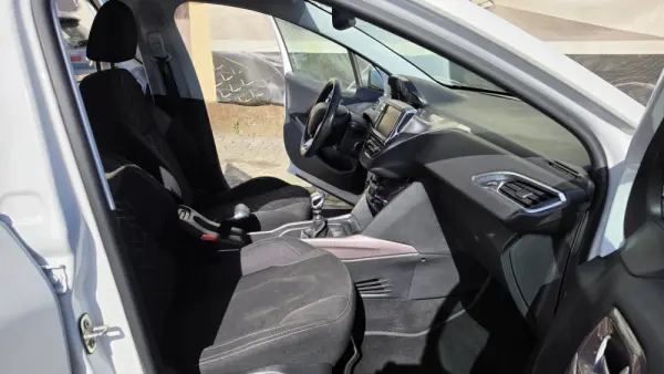 Peugeot 2008 1.6 e-HDi Allure 12