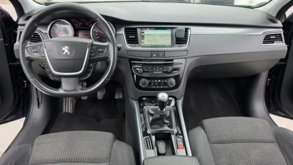 Peugeot 508 SW 2.0 HDi Allure 6