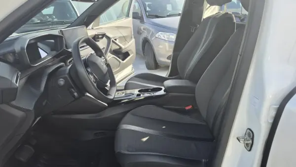 Peugeot e-2008 Allure 9