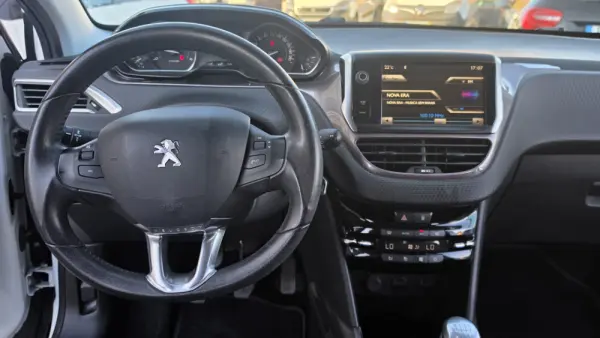 Peugeot 2008 1.6 e-HDi Allure 4