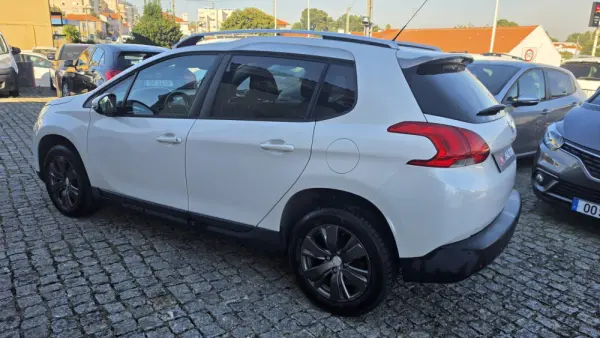 Peugeot 2008 1.6 e-HDi Allure 9