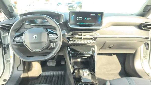 Peugeot e-2008 Allure 11