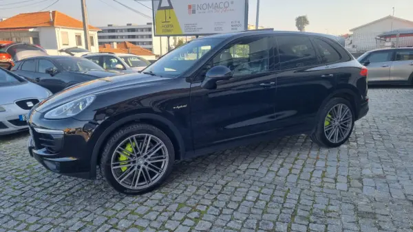 Porsche Cayenne S E-Hybrid 2