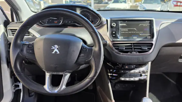 Peugeot 2008 1.6 e-HDi Allure 8