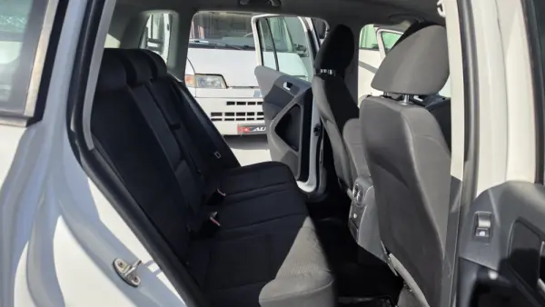 Volkswagen Tiguan 2.0 TDi Sport BlueMotion 17