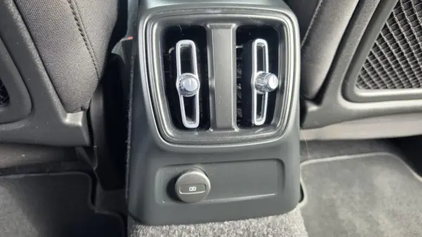 Volvo XC 40 1.5 T5 PHEV Momentum Plus 24
