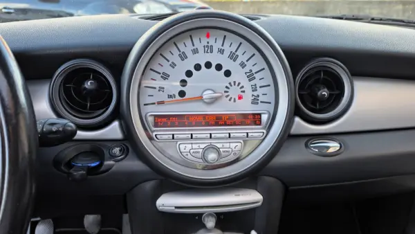 MINI 3 Portas Cooper D 7