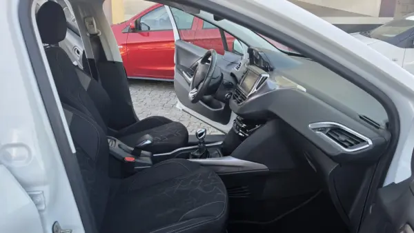 Peugeot 2008 1.6 e-HDi Allure 3