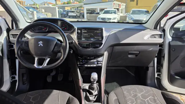 Peugeot 2008 1.6 e-HDi Allure 6