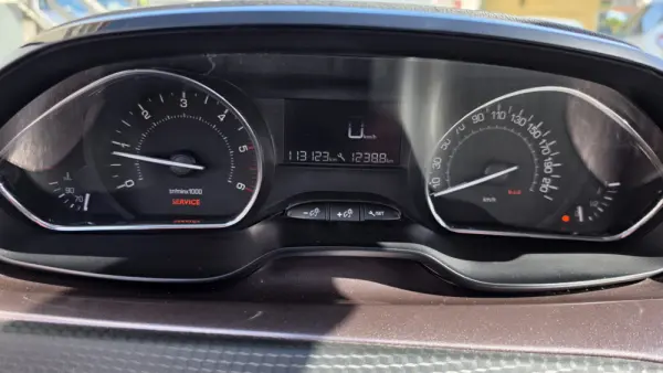 Peugeot 2008 1.6 e-HDi Allure 7