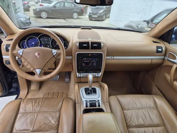 Porsche Cayenne Turbo S 8