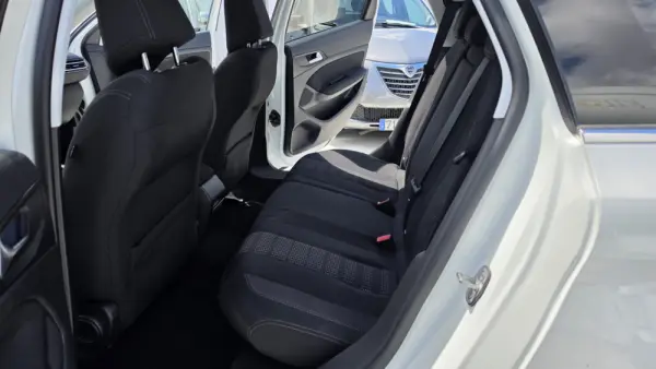 Peugeot 308 SW 1.6 BlueHDi Style 9