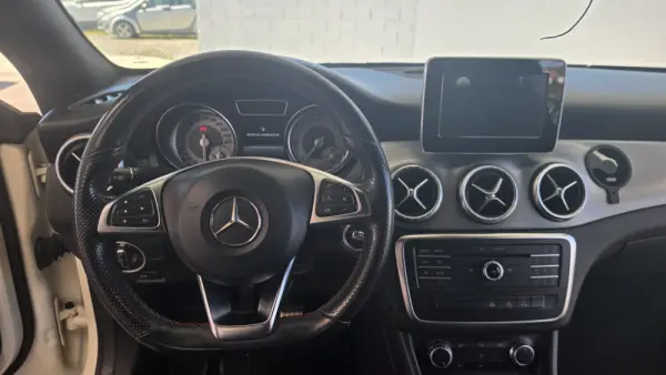Mercedes-Benz CLA 180 (CDI) d AMG Line 6