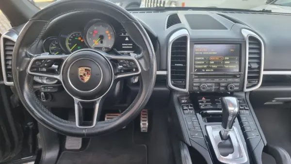 Porsche Cayenne S E-Hybrid 7