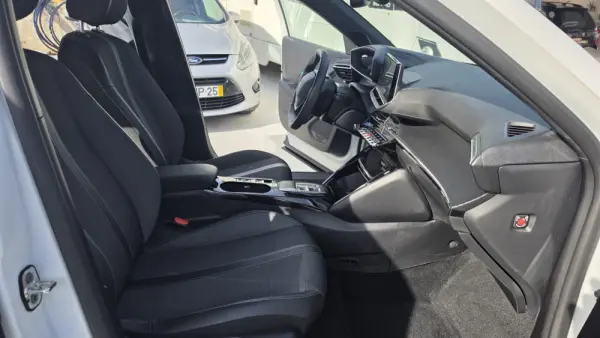 Peugeot e-2008 Allure 10