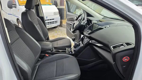 Ford Kuga 1.5 TDCi EcoBlue Titanium 16