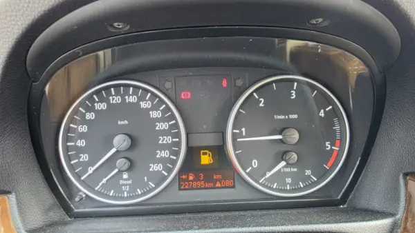 BMW 318 d 8