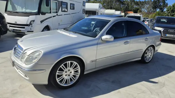 Mercedes-Benz 240 1