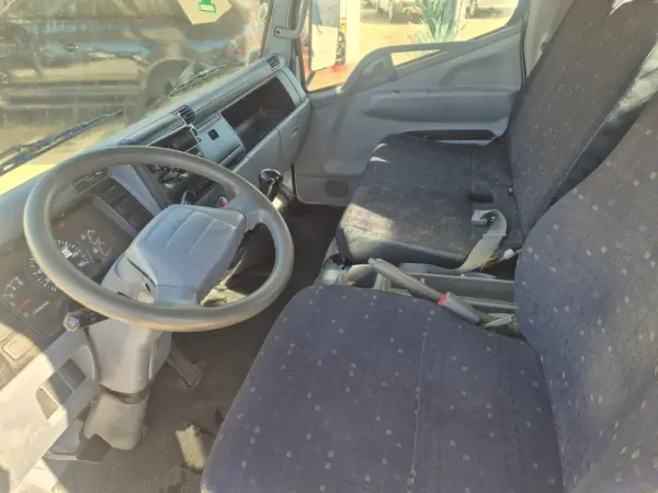 Mitsubishi Canter 3C13 4