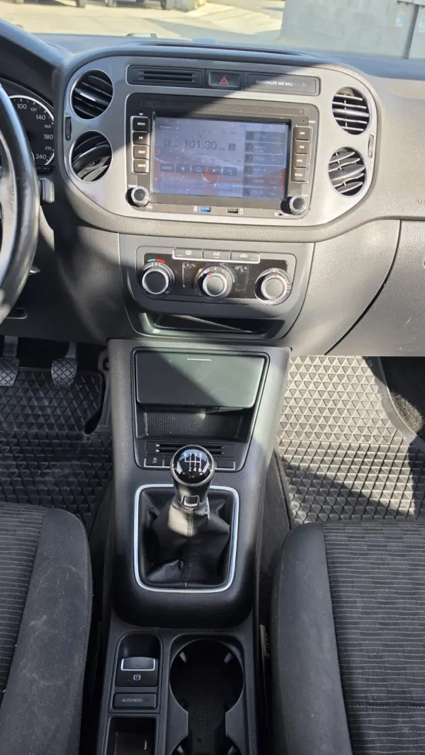 Volkswagen Tiguan 2.0 TDi Sport BlueMotion 10